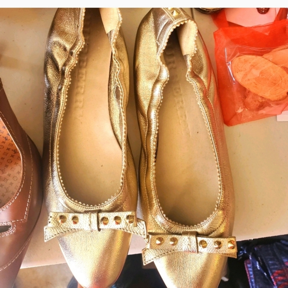 *SOLD!!!* Burberry Flats